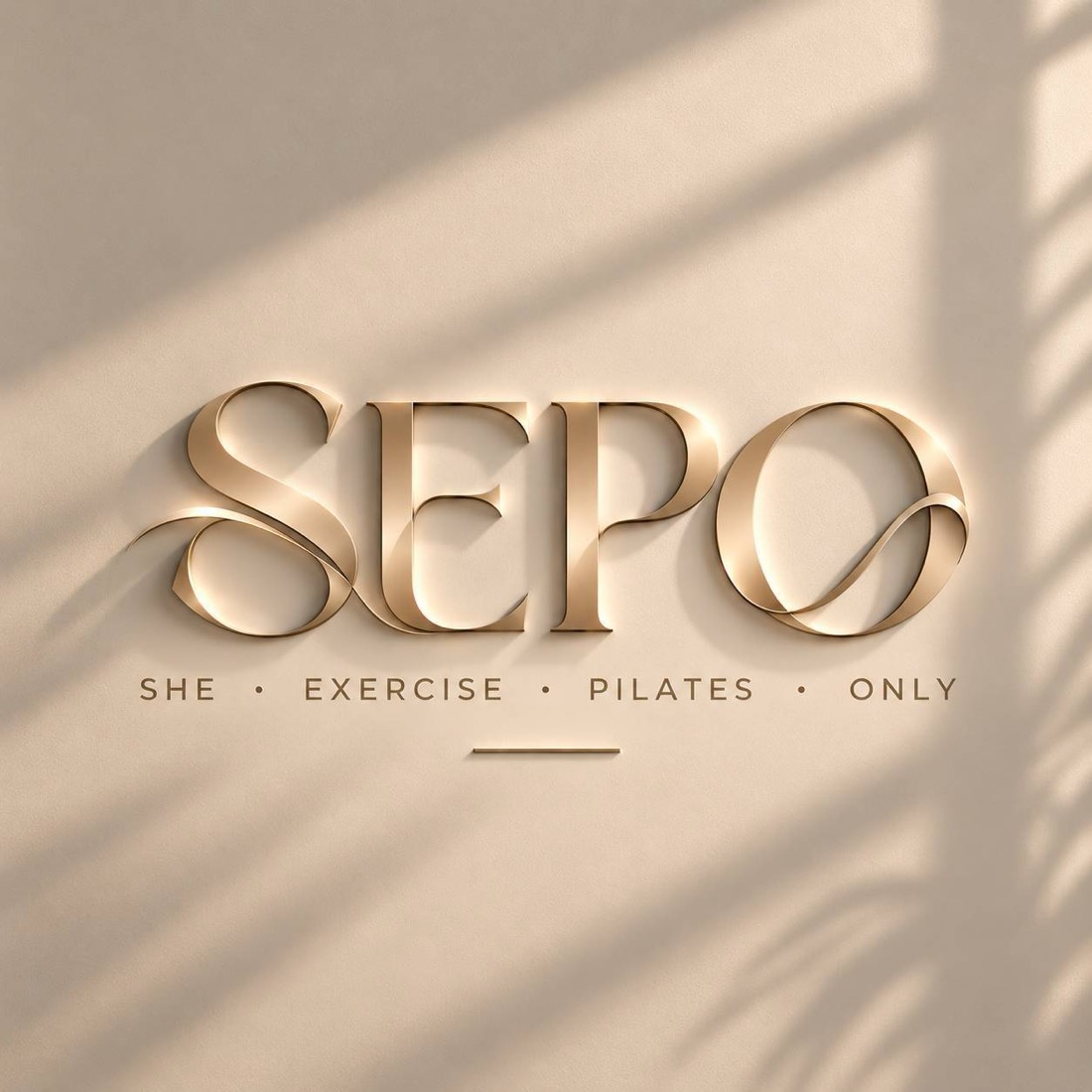SEPO 金色立體字的奶油色牆面